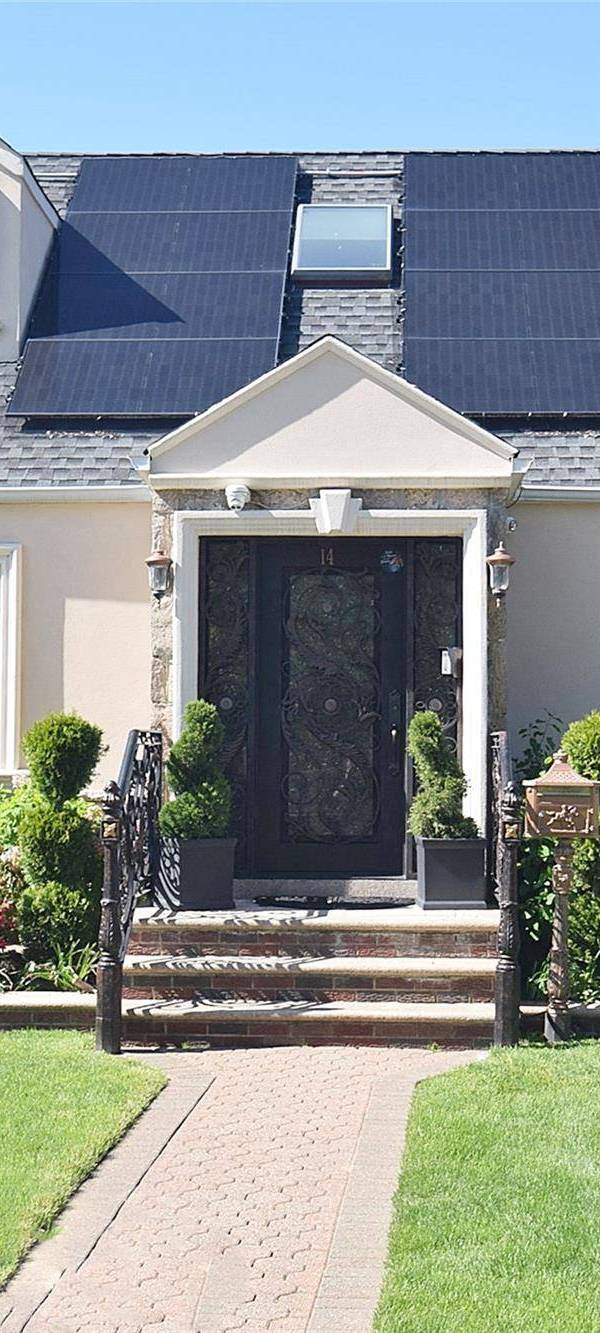 4 Bedroom Home for Sale in New Hyde Park - New York - USA