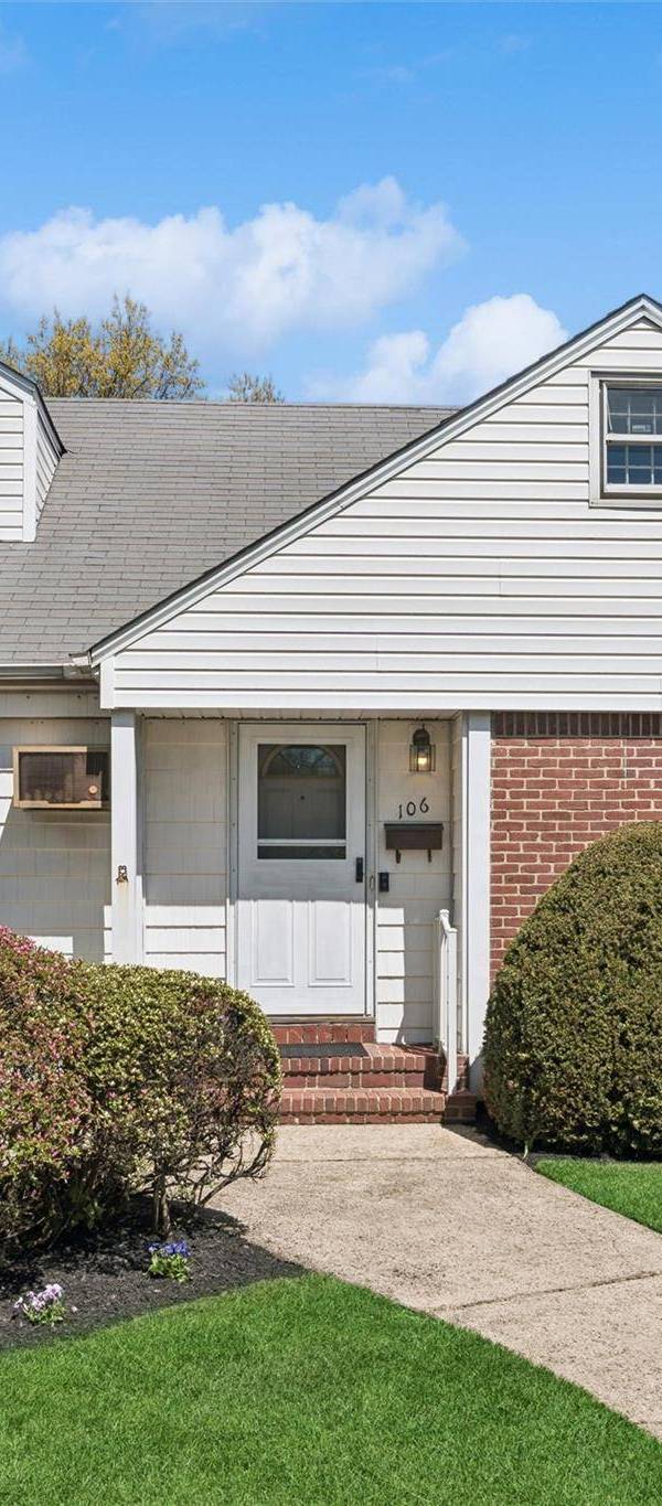4 Bedroom Home for Sale in New Hyde Park - New York - USA