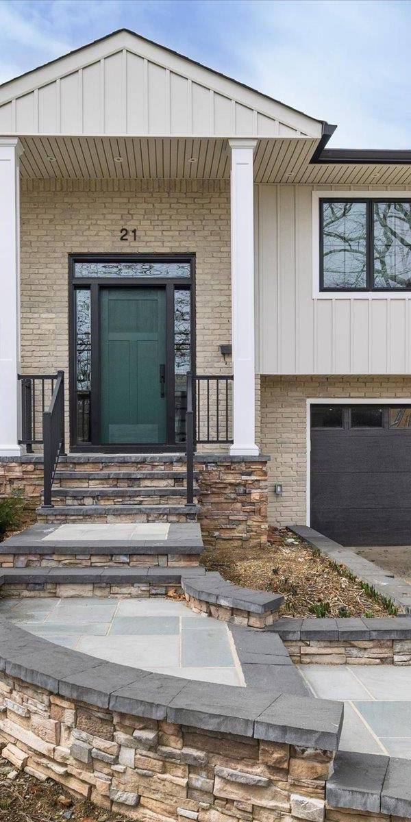 4 Bedroom Home for Sale in New Hyde Park - New York - USA
