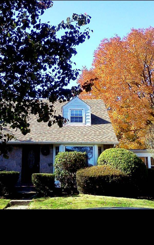 4 Bedroom Home for Sale in New Hyde Park - New York - USA
