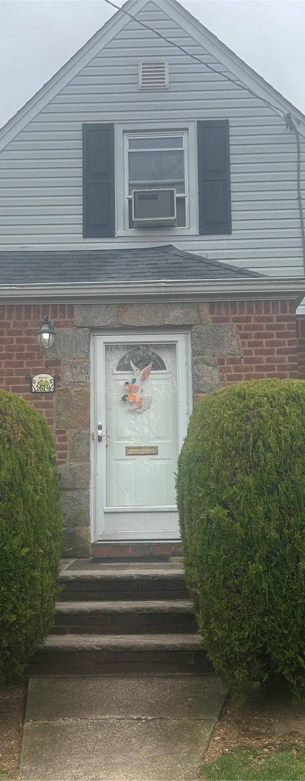 4 Bedroom Home for Sale in New Hyde Park - New York - USA