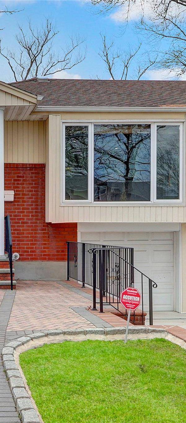 4 Bedroom Home for Sale in New Hyde Park - New York - USA