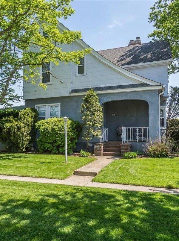 4 Bedroom Home for Sale in New Hyde Park - New York - USA