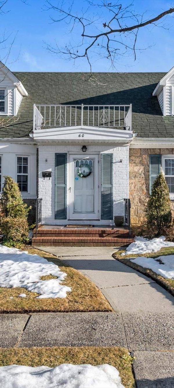 4 Bedroom Home for Sale in New Hyde Park - New York - USA