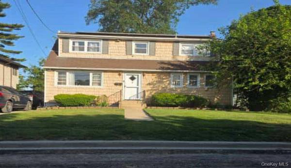 Casa de 4 Dormitorios en Venta en North Merrick, Nueva York, EE. UU.