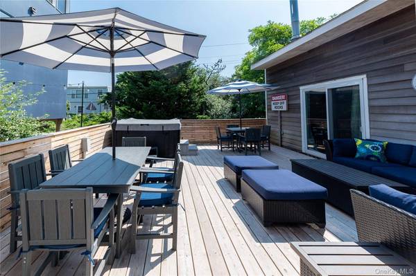 Casa com 4 Quartos à Venda em Ocean Bay Park - Nova Iorque - EUA