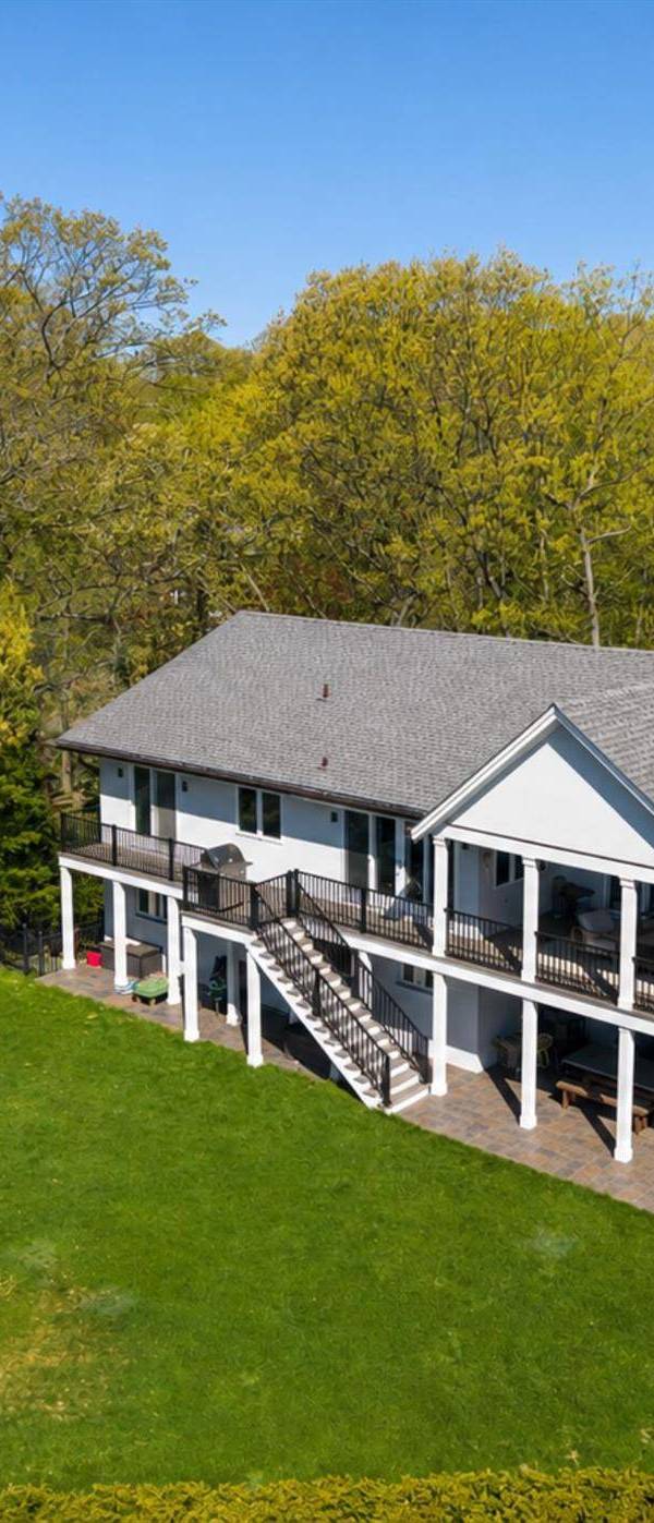 Casa de 4 Dormitorios en Venta en Pelham - Nueva York - EE. UU.