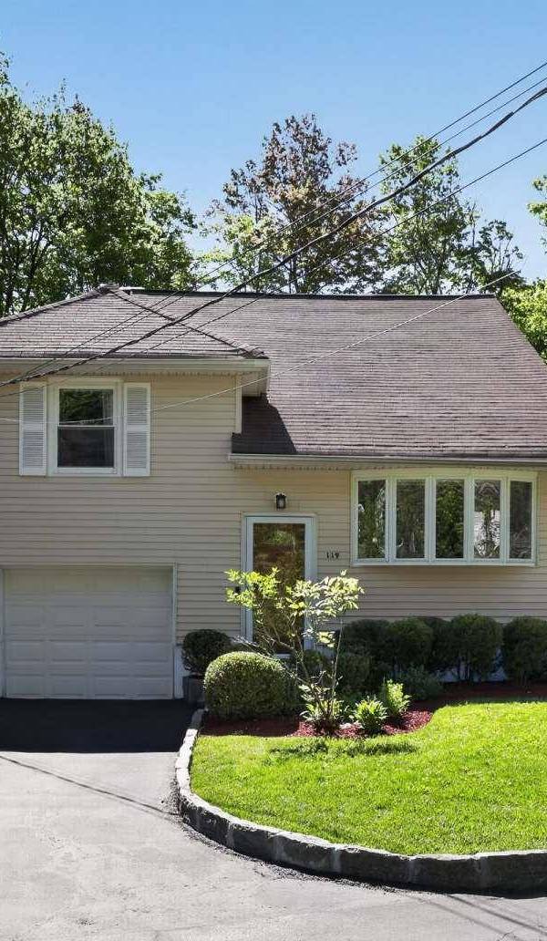 Casa de 4 Dormitorios en Venta en Pleasantville - Nueva York - EE. UU.
