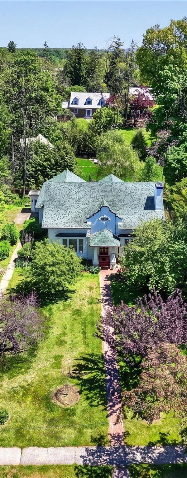 4 Bedroom Home for Sale in Poughkeepsie - New York - USA