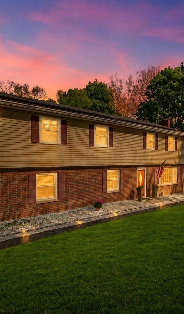 4 Bedroom Home for Sale in Poughkeepsie - New York - USA