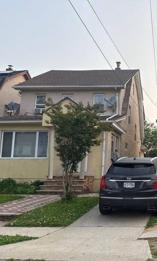 Casa com 4 Quartos à Venda em Queens Village - Nova Iorque - EUA