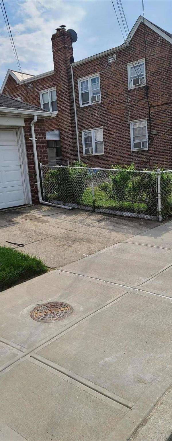Casa com 4 Quartos à Venda em Queens Village - Nova Iorque - EUA