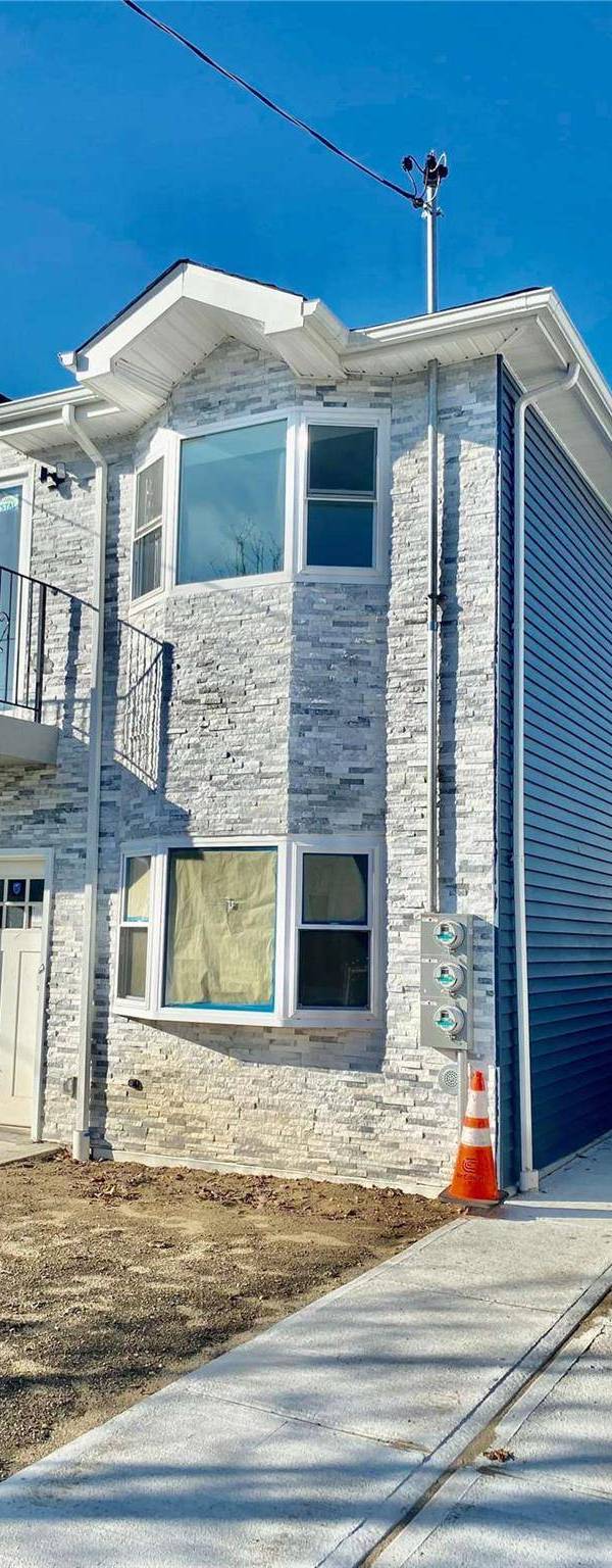 Casa com 4 Quartos à Venda em Queens Village - Nova Iorque - EUA
