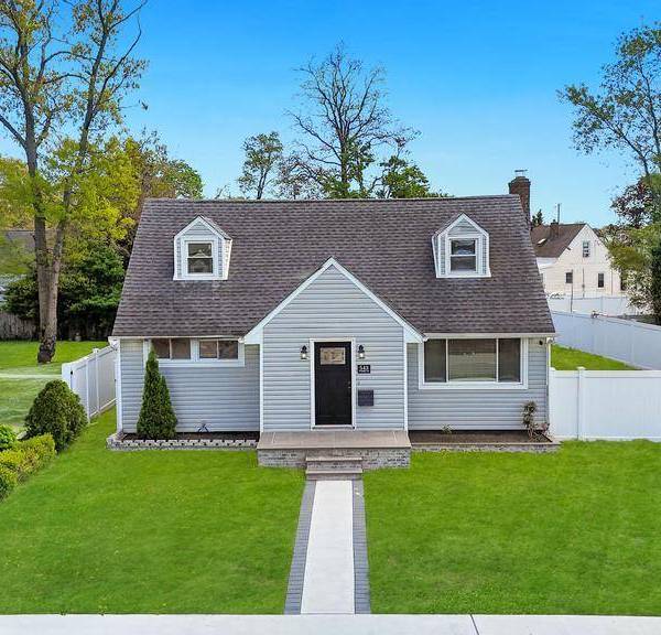 Casa com 4 Quartos à Venda em Rockville Centre - Nova Iorque - EUA