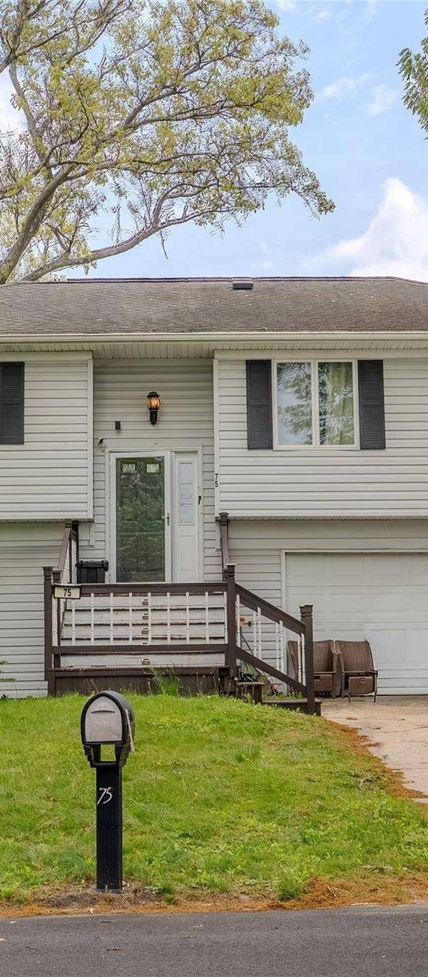 4 Bedroom Home for Sale in Ronkonkoma - New York - USA