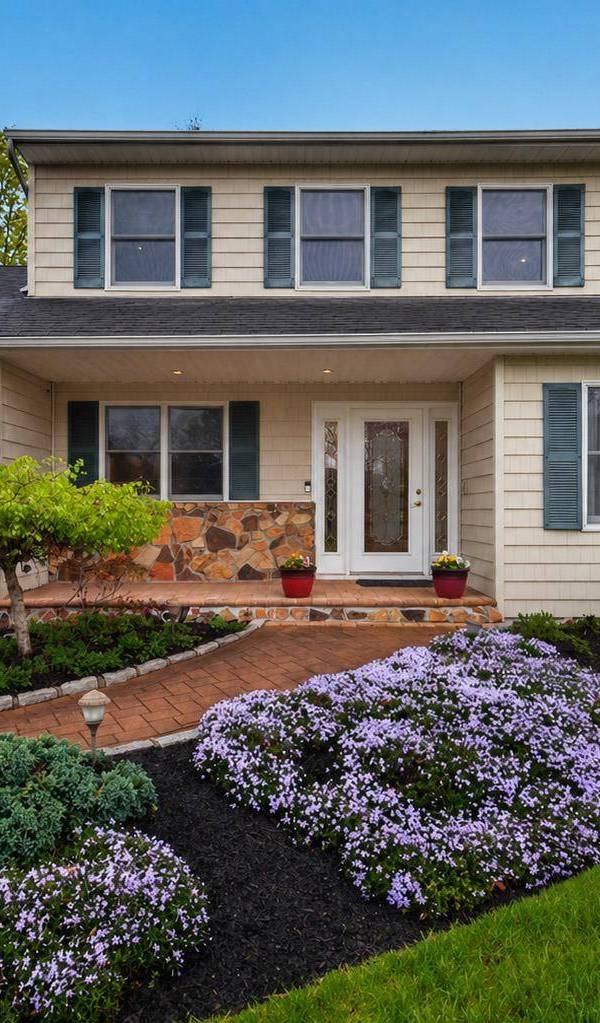 4 Bedroom Home for Sale in Ronkonkoma - New York - USA