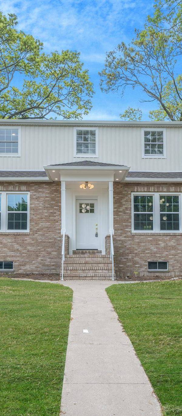 4 Bedroom Home for Sale in Ronkonkoma - New York - USA
