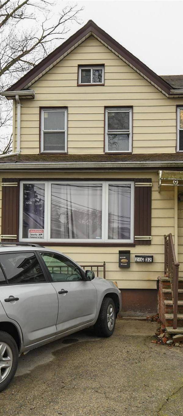 4 Bedroom Home for Sale in Rosedale - New York - USA