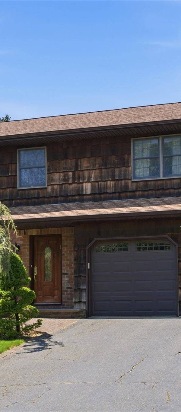 Casa de 4 Dormitorios en Venta en Smithtown - Nueva York - EE. UU.
