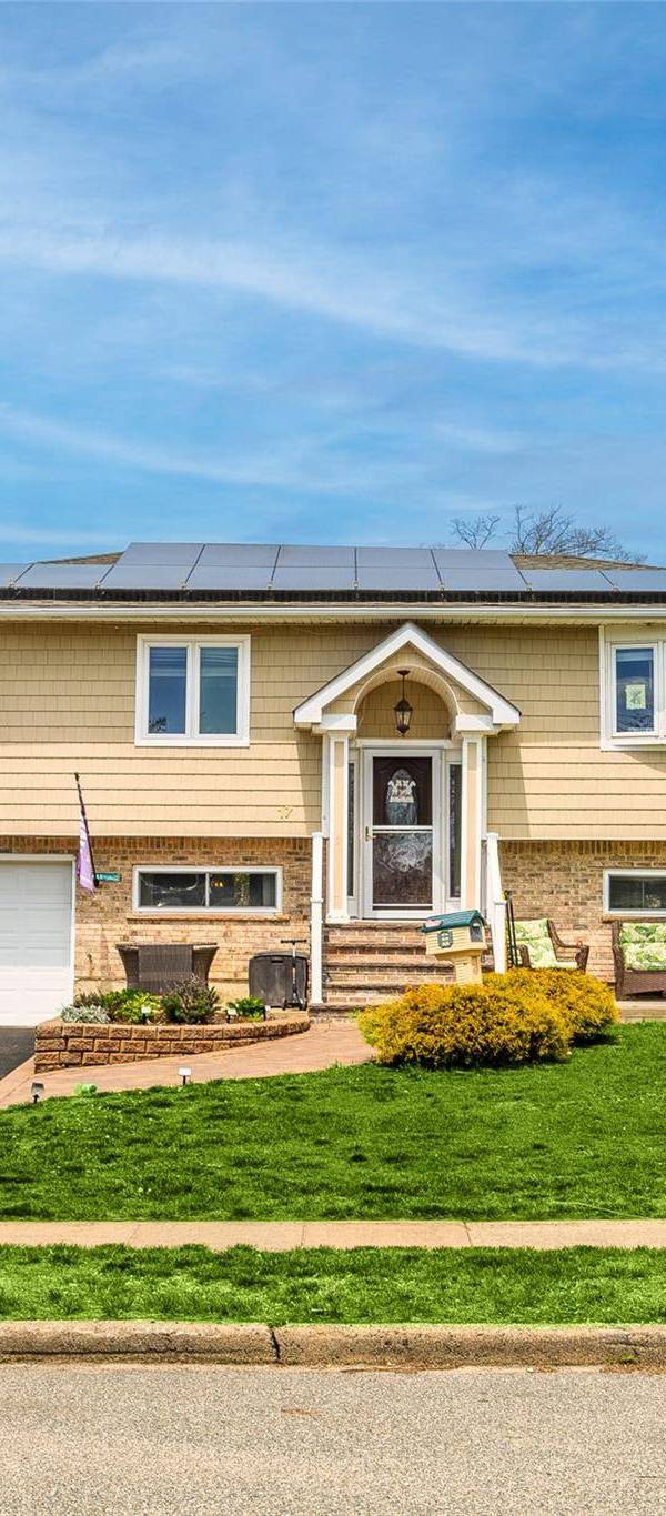 Casa de 4 Dormitorios en Venta en Smithtown - Nueva York - EE. UU.