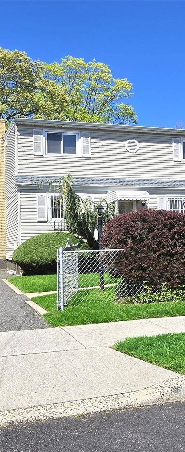 4 Bedroom Home for Sale in South Hempstead - New York - USA
