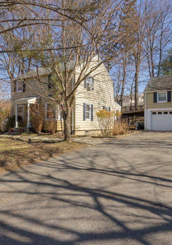 Casa con 4 Dormitorios en Venta en Suffern - Nueva York - EE. UU.