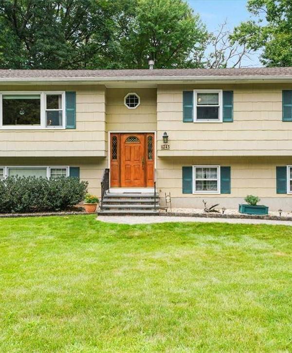 Casa con 4 Dormitorios en Venta en Suffern - Nueva York - EE. UU.