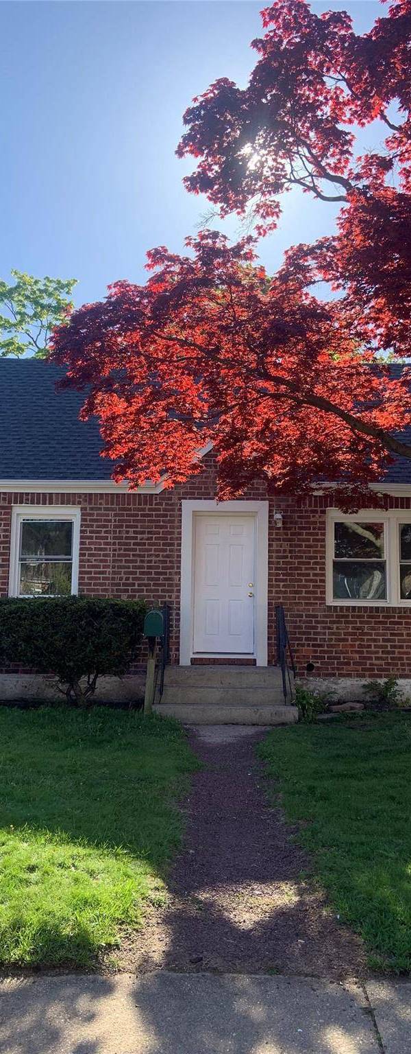 4 Bedroom Home for Sale in Uniondale - New York - USA