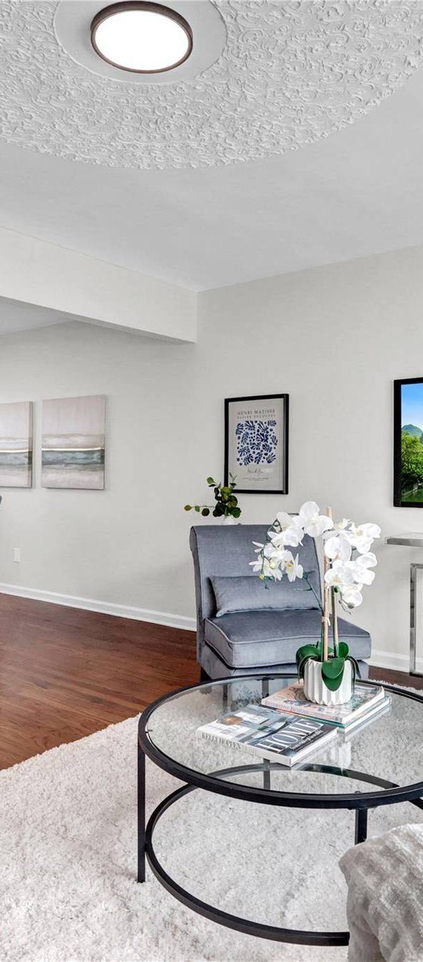 4 Bedroom Home for Sale in Uniondale - New York - USA