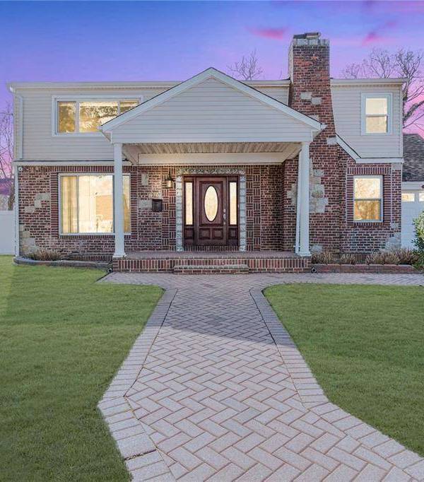 4 Bedroom Home for Sale in Uniondale - New York - USA