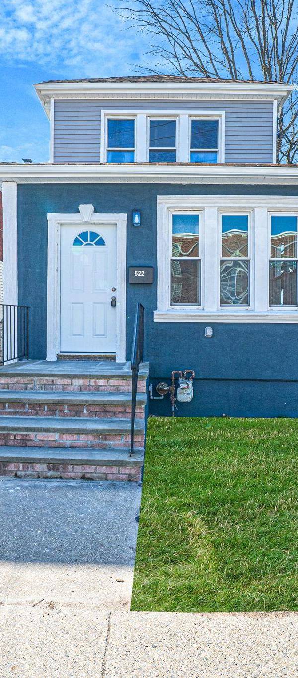 4 Bedroom Home for Sale in Uniondale - New York - USA