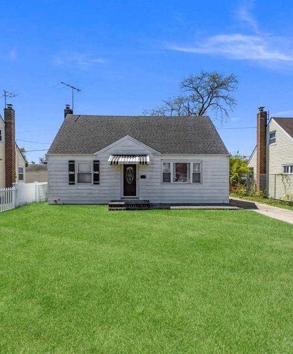 4 Bedroom Home for Sale in Uniondale - New York - USA