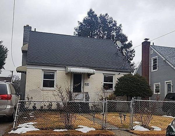 4 Bedroom Home for Sale in Uniondale - New York - USA