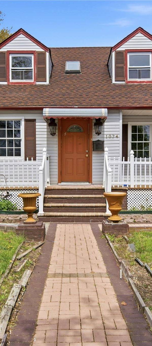4 Bedroom Home for Sale in Uniondale - New York - USA