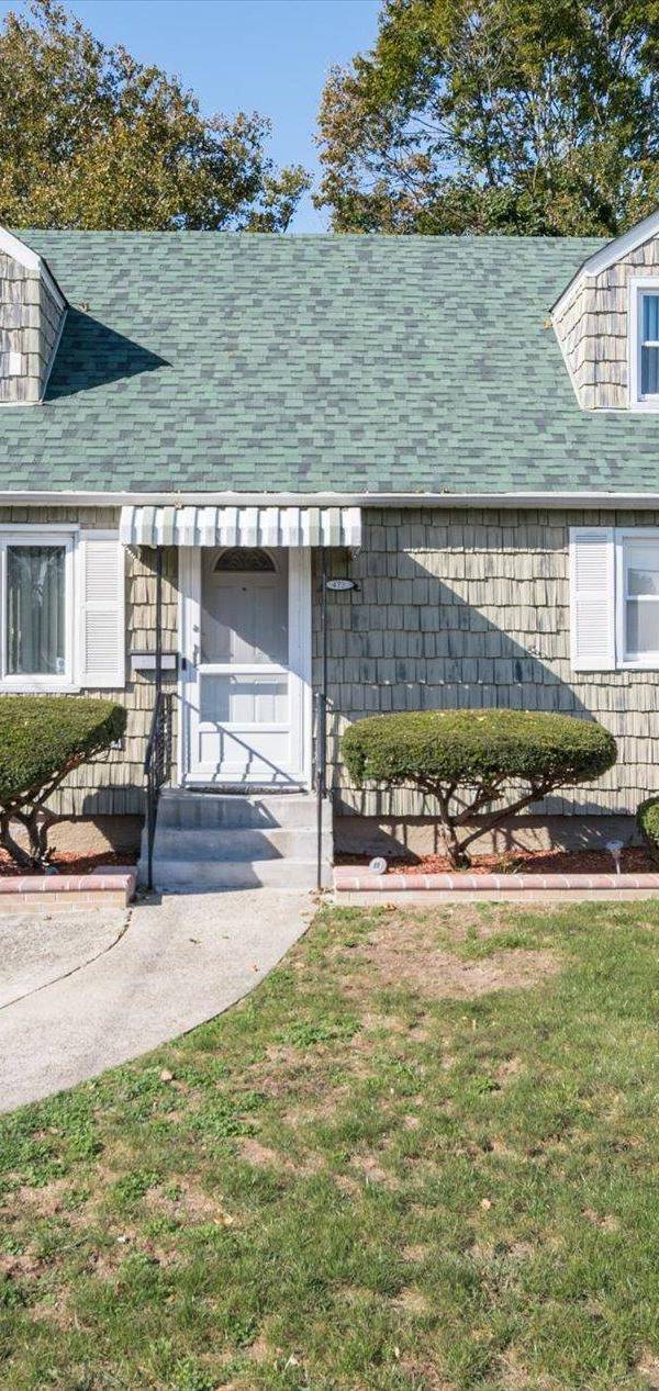 4 Bedroom Home for Sale in Uniondale - New York - USA