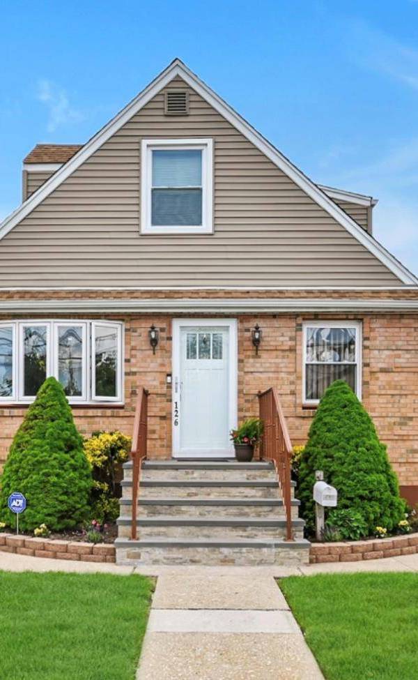 Casa de 4 Dormitorios en Venta en Valley Stream - Nueva York - EE. UU.
