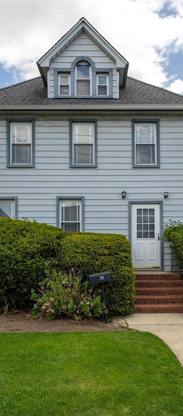 Casa de 4 Dormitorios en Venta en Valley Stream - Nueva York - EE. UU.