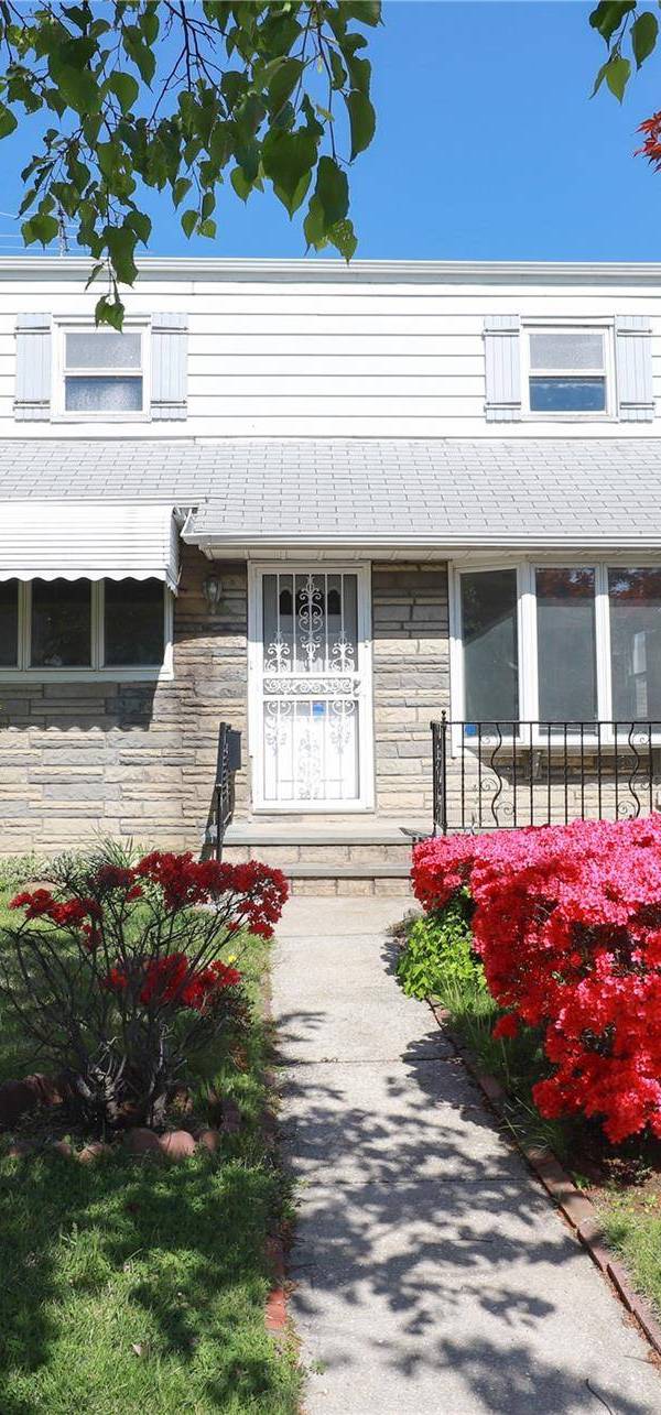 Casa de 4 Dormitorios en Venta en Whitestone - Nueva York - EE. UU.