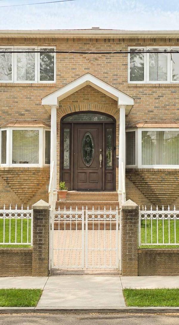 Casa de 4 Dormitorios en Venta en Whitestone - Nueva York - EE. UU.