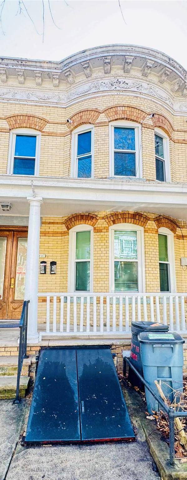 4 Bedroom Home for Sale in Woodhaven - New York - USA