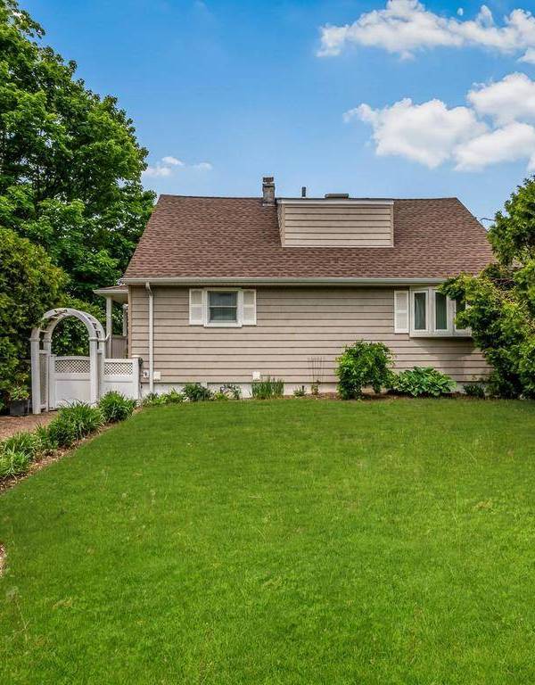 4 Bedroom Home for Sale in Yonkers - New York - USA