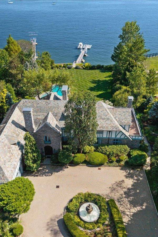 Maison 5 Chambres au Bord de l'Eau à Vendre à Larchmont, New York, USA