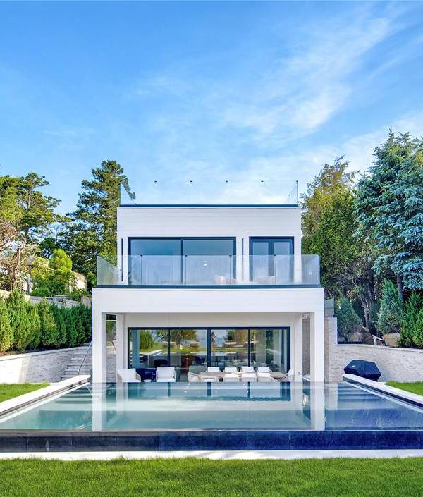 Maison de 5 Chambres au Bord de l'Eau à Vendre à Southampton - NY - USA