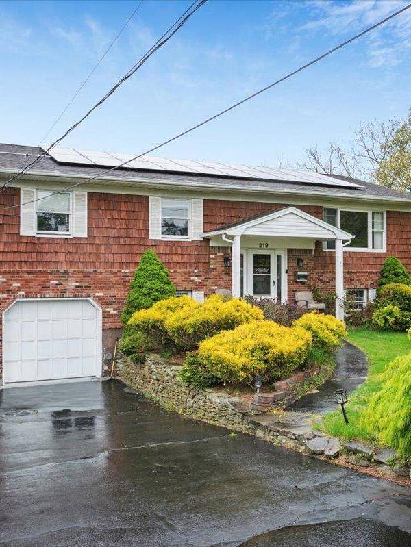 Casa de 5 Dormitorios en Venta en Bayport - Nueva York - EE. UU.