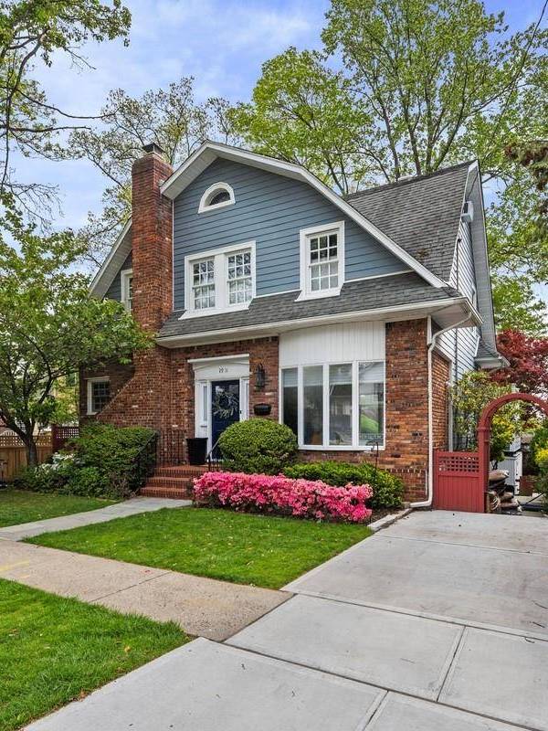 Casa de 5 Dormitorios en Venta en Bayside - Nueva York - EE. UU.