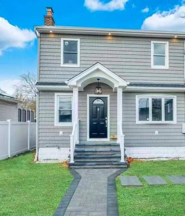 5 Bedroom Home for Sale in Bellmore - New York - USA