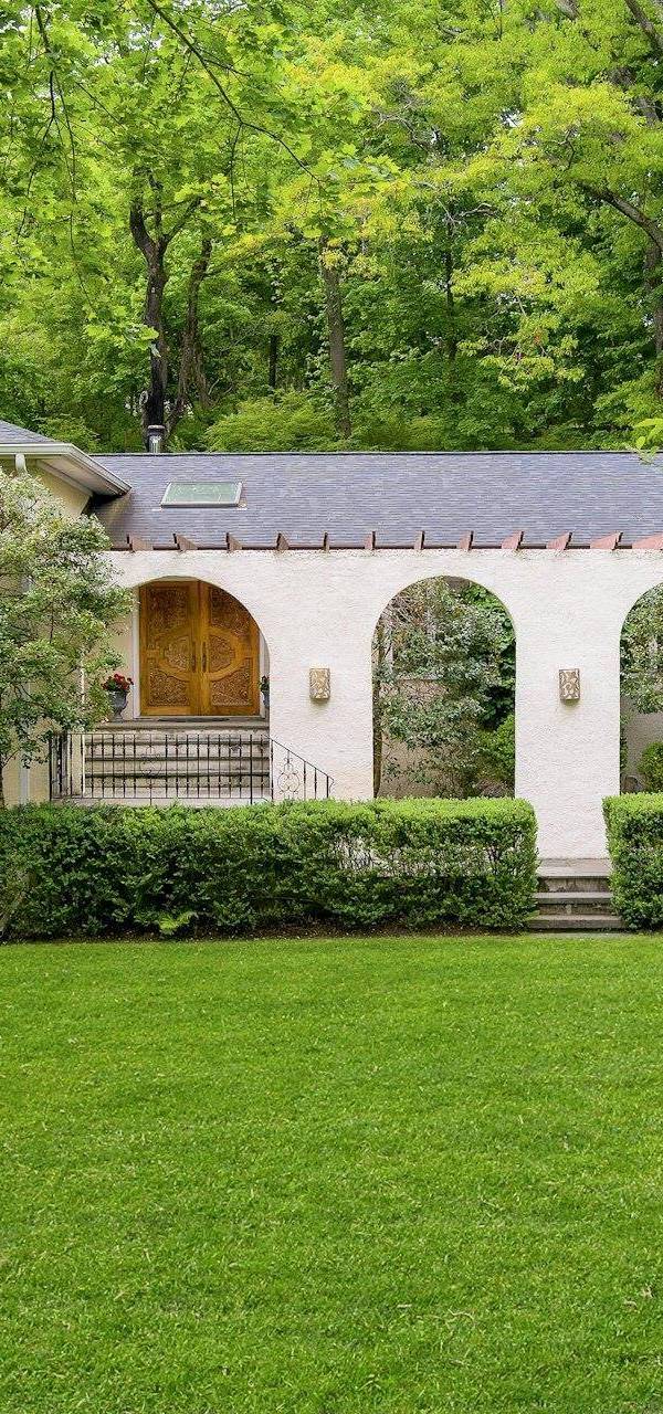 5 Bedroom Home for Sale in Briarcliff Manor - New York - USA
