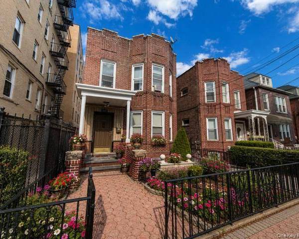 Casa de 5 Dormitorios en Venta en Bronx - Nueva York - EE. UU.