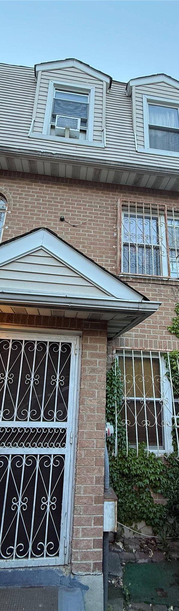 Casa de 5 Dormitorios en Venta en Bronx - Nueva York - EE. UU.