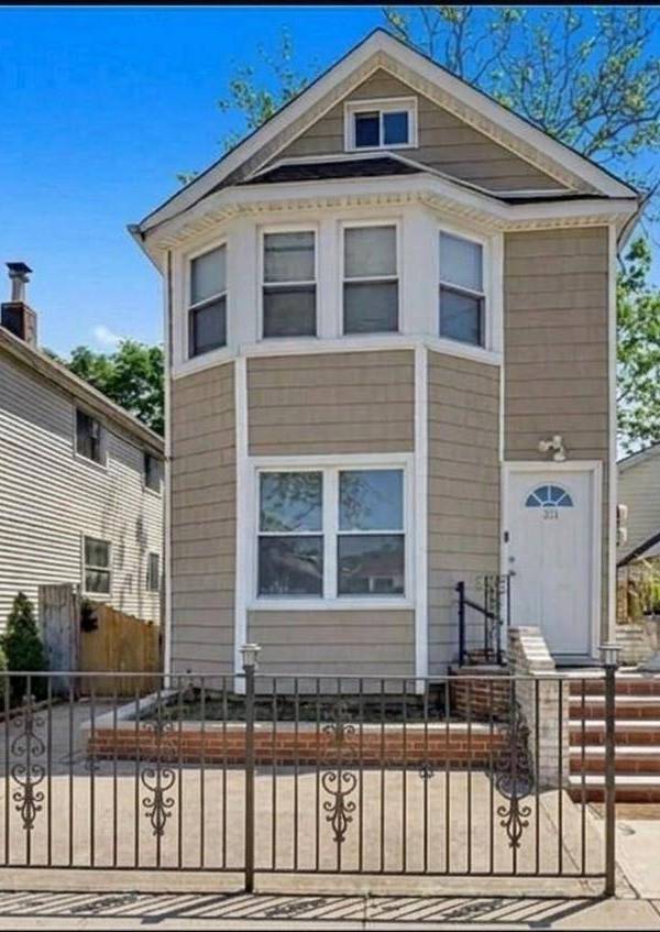 Casa de 5 Dormitorios en Venta en Bronx - Nueva York - EE. UU.